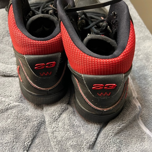 Men’s Jordan shoes - Picture 3 of 5